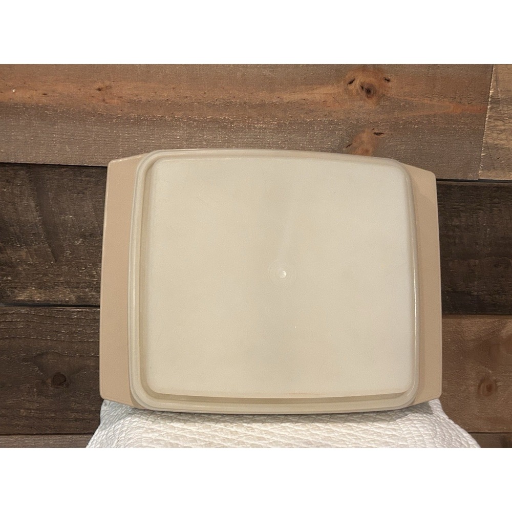 Vintage Tupperware Deviled Egg Keeper Carrier‎ Tan White #723 Holds 16
